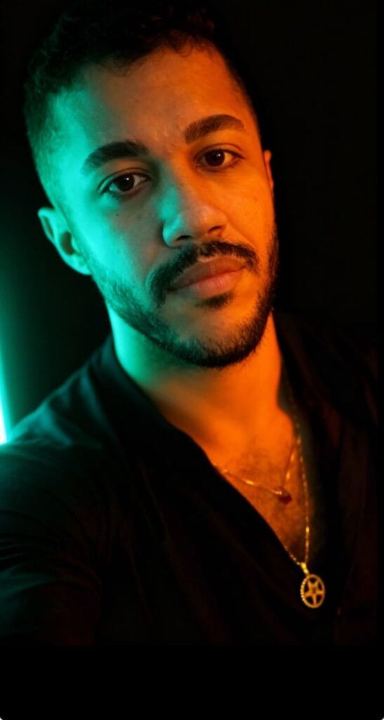 Lucas Antônio – Foto Oficial Lucas Antônio médico veterinário e autor de fantasia